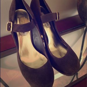 Steve Madden Suede Pump w/ Gold Buckle